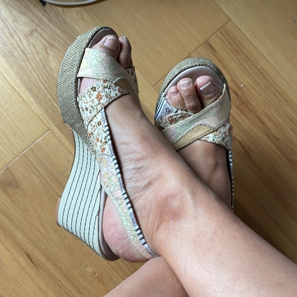 Bobbi Blu Anthro Brand Multi “Patchy”Fabric Platform Wedge Sandals. D5/A1917